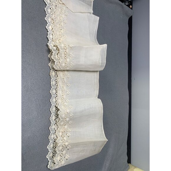 Vintage Lace Trim with Scalloped Edge & Floral Embroidery - Picture 4 of 5
